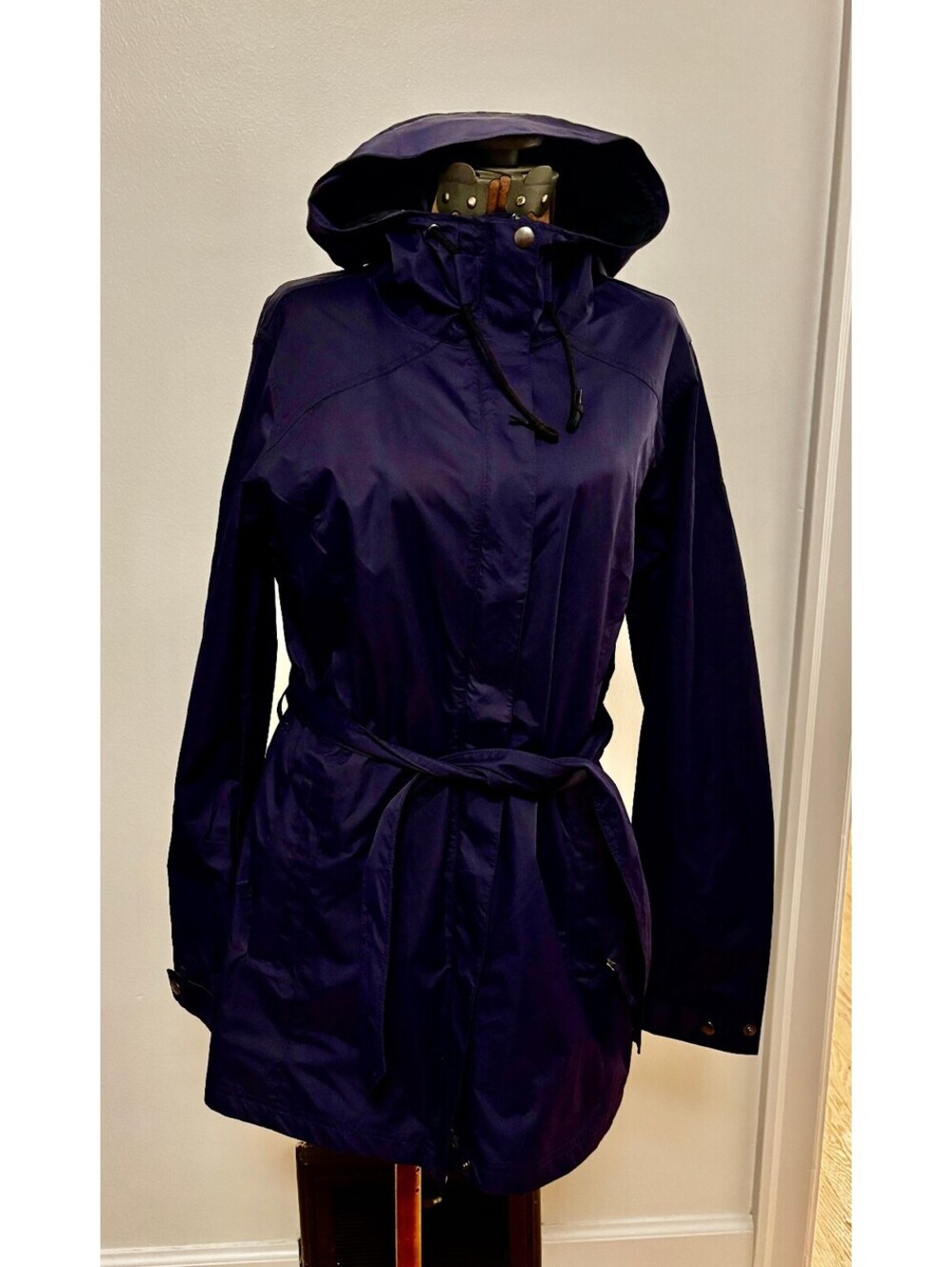 Columbia Women’s Large Purple Omni-Shield Hooded Belted Rain Jacket Coat (2004)